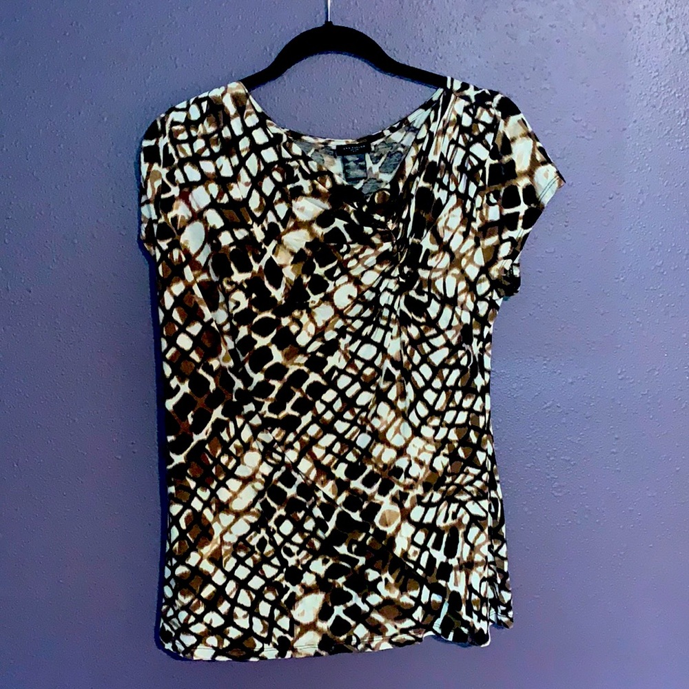 Ann taylor Women’s size L. Capped Sleeves asymmetrical neckline
